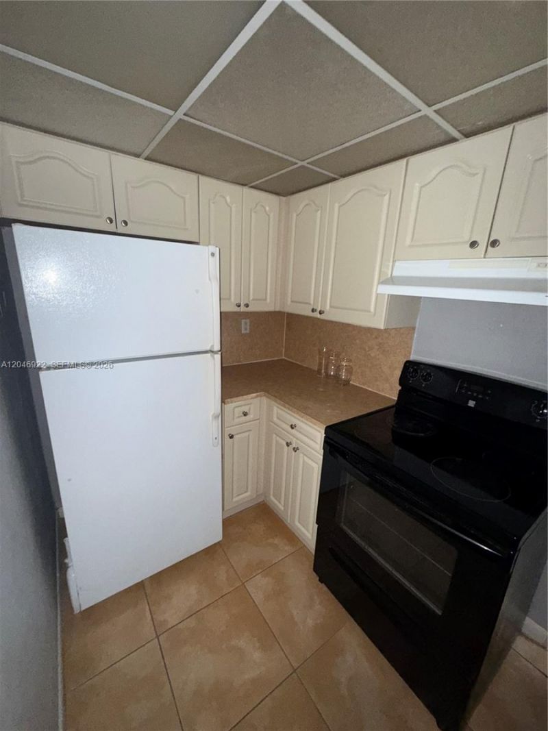 6960 Miami Gardens Dr, Unit 2-431A, Hialeah, FL 33015 Photo