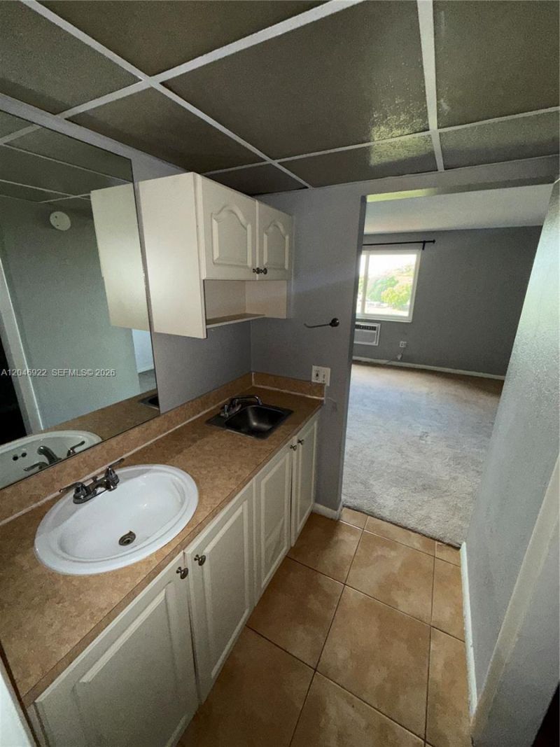 6960 Miami Gardens Dr, Unit 2-431A, Hialeah, FL 33015 Photo