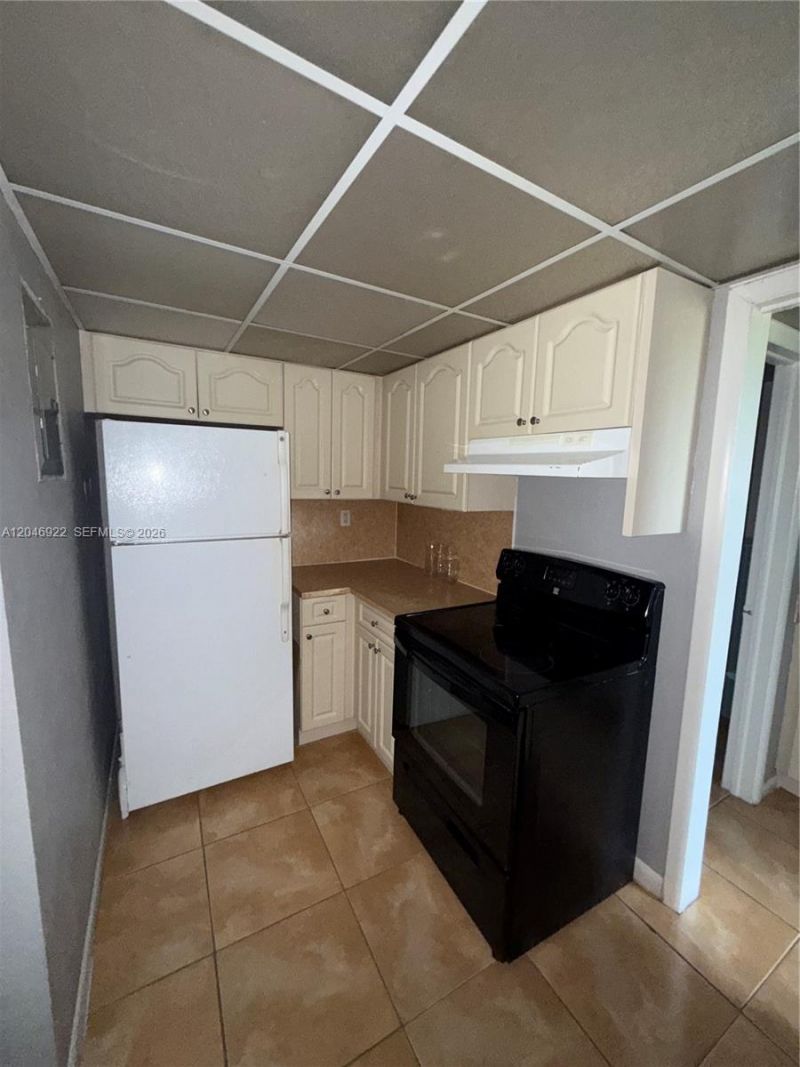 6960 Miami Gardens Dr, Unit 2-431A, Hialeah, FL 33015 Photo
