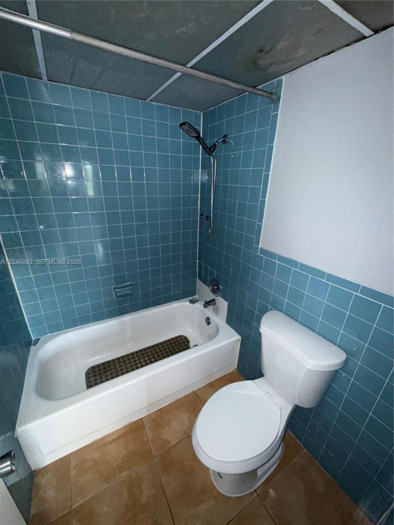 6960 Miami Gardens Dr, Unit 2-431A, Hialeah, FL 33015 Photo