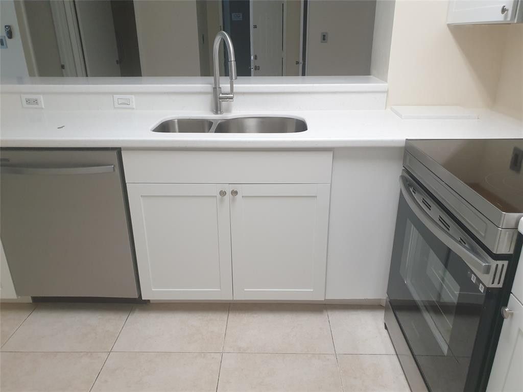 520 S Park Road, Unit 18-12, Hollywood, FL 33021 Photo