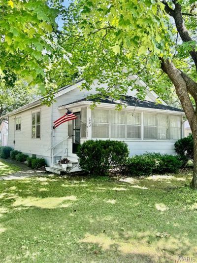 1003 E College Avenue, Greenville, IL 62246 Main Photo