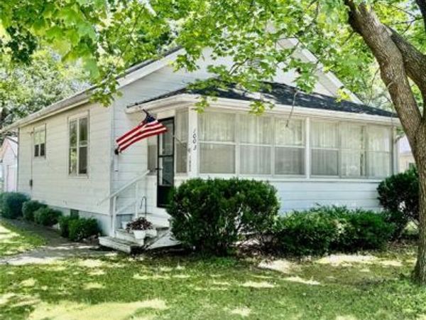 1003 E College Avenue, Greenville, IL 62246