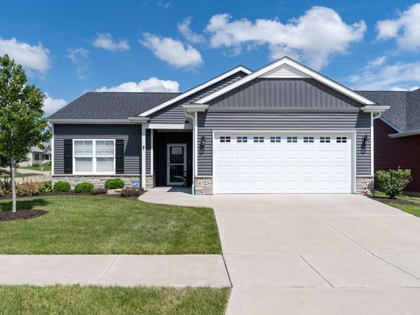 6323 College Avenue , Davenport, IA 52807