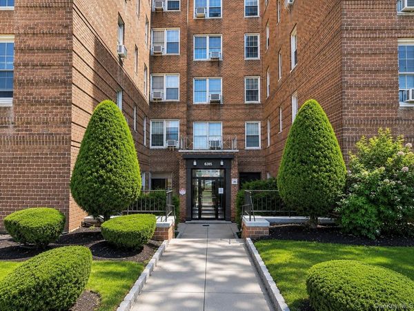 6385 Woodhaven Boulevard, Unit 5A2, Rego Park, NY 11374