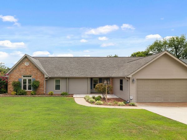 215 Oakview Cir, Killen, AL 35645