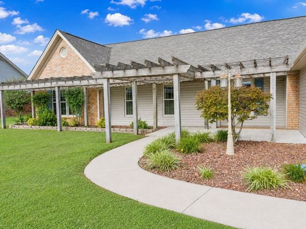 215 Oakview Cir , Killen, AL 35645