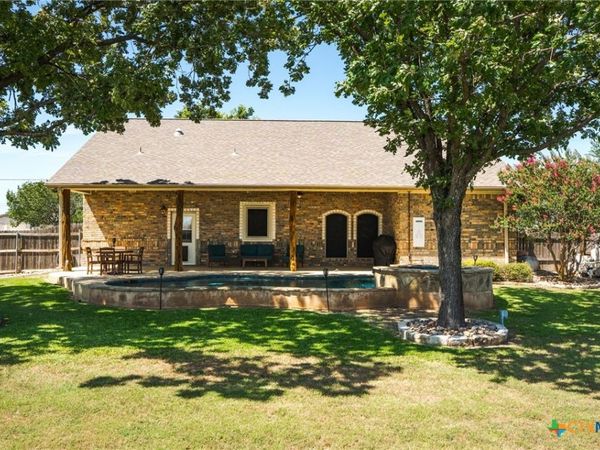 3427 W Amity Road , Salado, TX 76571