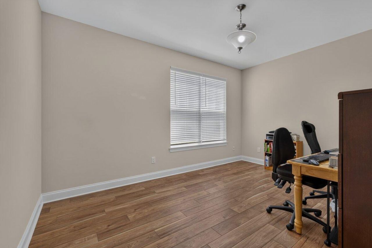 536 Four Seasons Photo 10