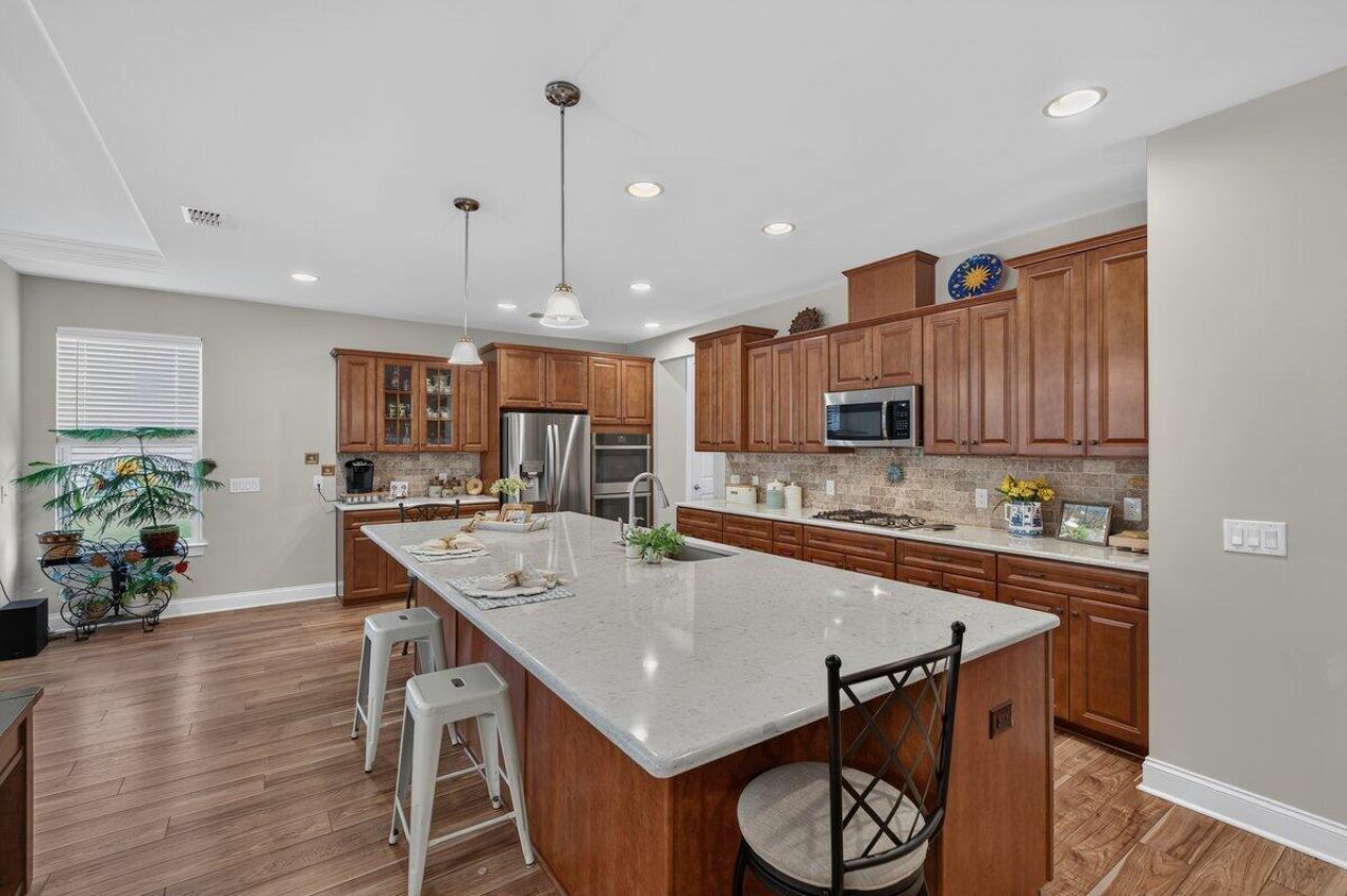 536 Four Seasons Photo 15