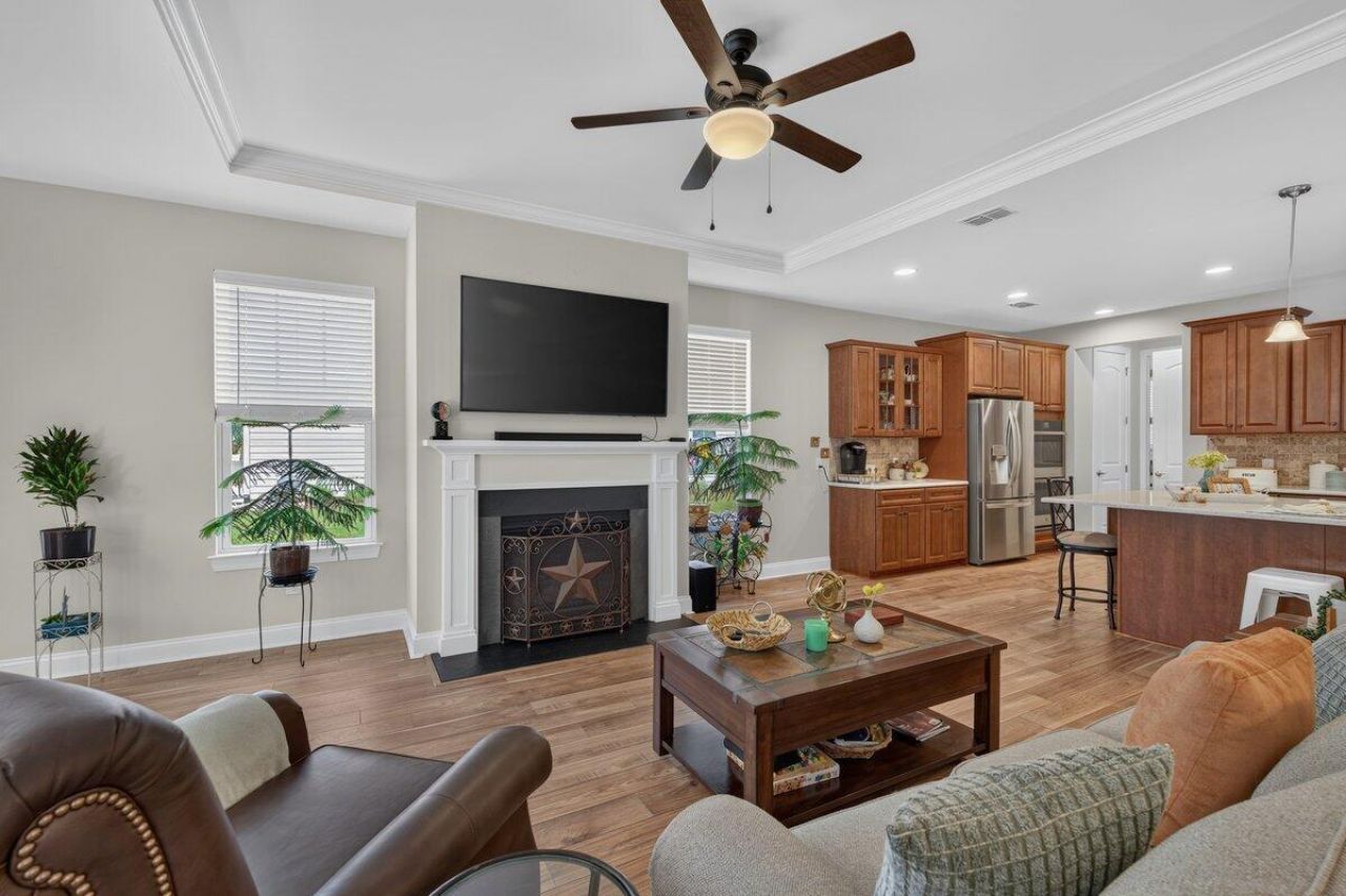 536 Four Seasons Photo 19