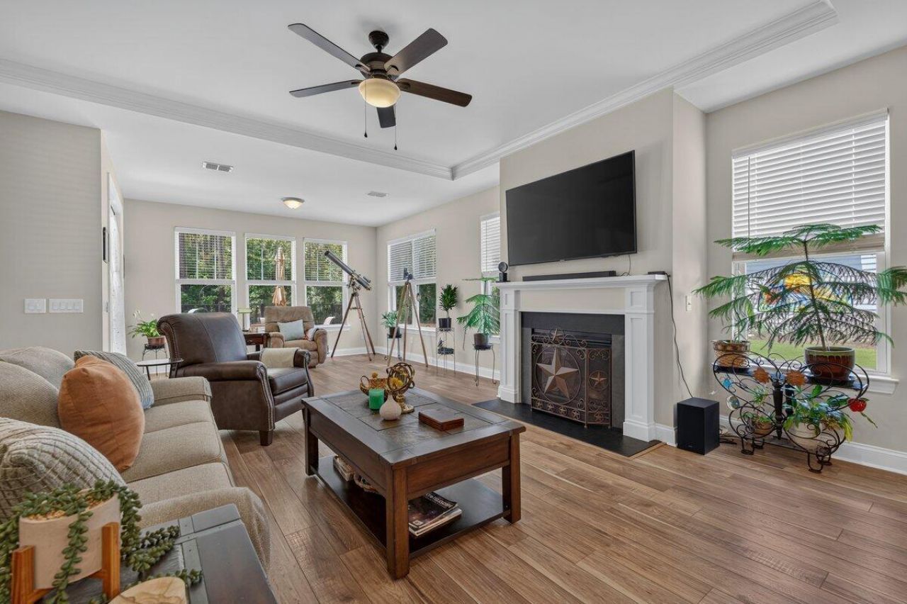 536 Four Seasons Photo 21