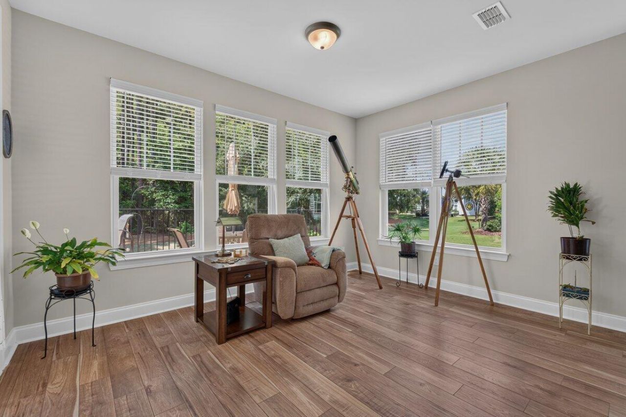 536 Four Seasons Photo 23