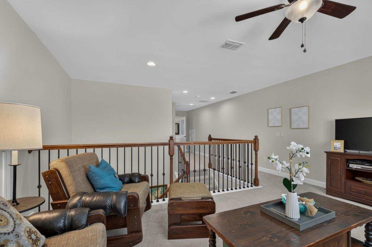 536 Four Seasons Photo 38