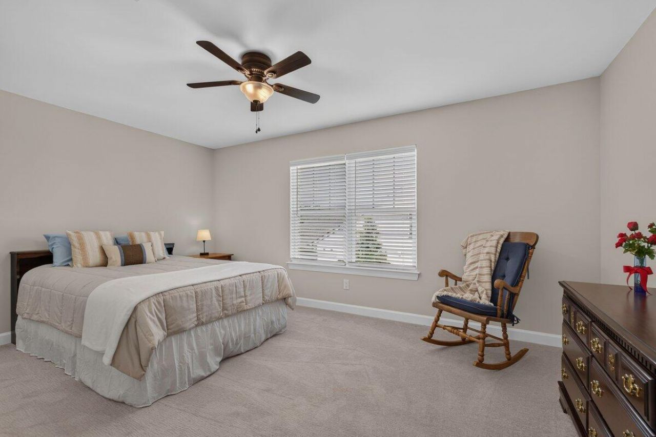536 Four Seasons Photo 40