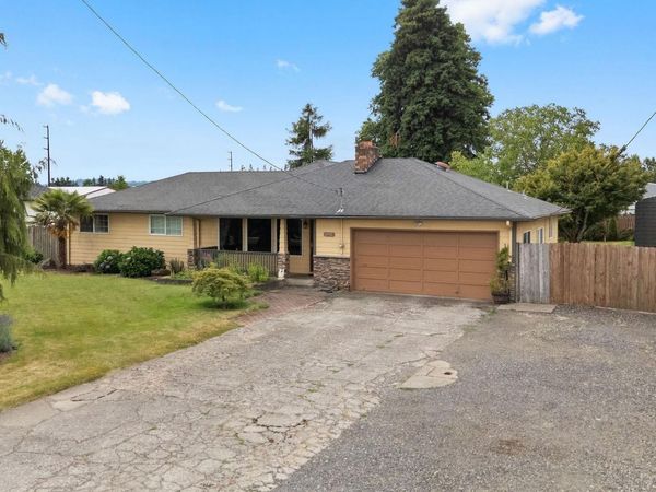 4952 Sunnyview Rd NE, Salem, OR 97305