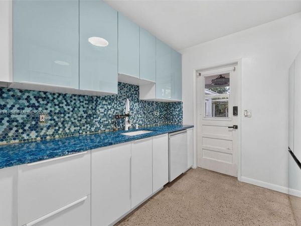 1805 N Dixie Hwy , Fort Lauderdale, FL 33305