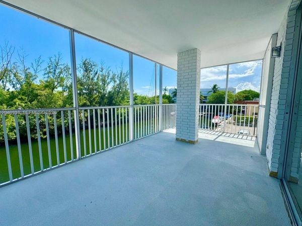 3660 NE 166th St, Unit 315, North Miami Beach, FL 33160