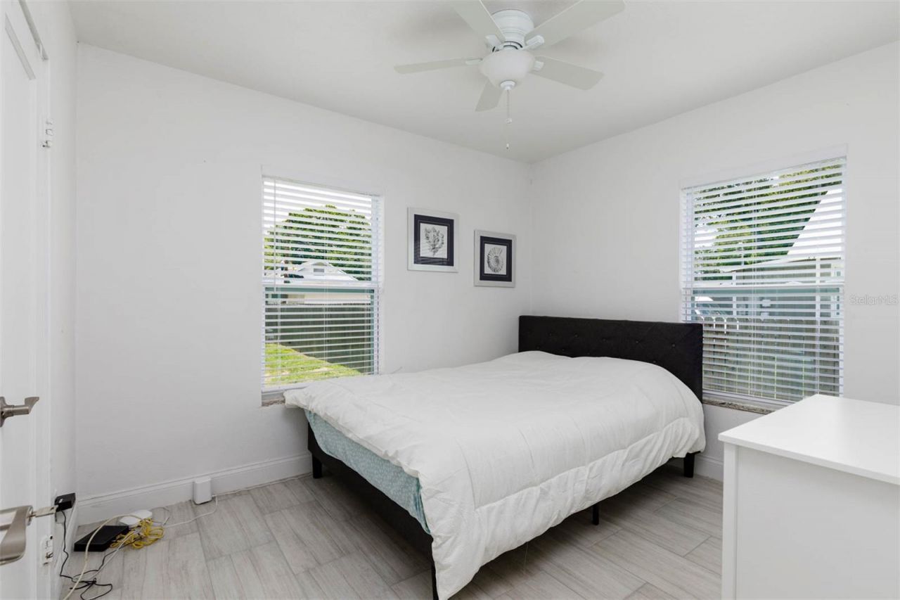 1147 James Avenue S, Saint Petersburg, FL 33705 Photo