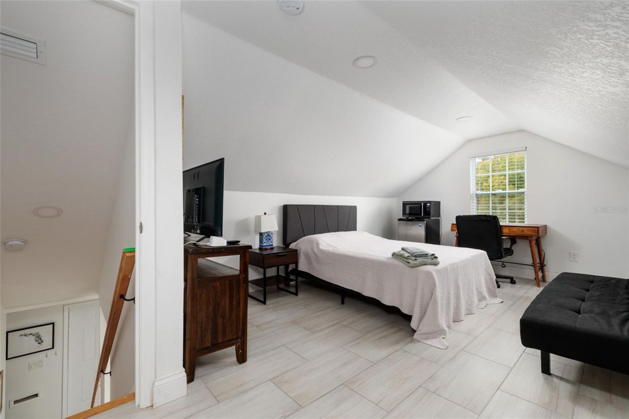 1147 James Avenue S, Saint Petersburg, FL 33705 Photo