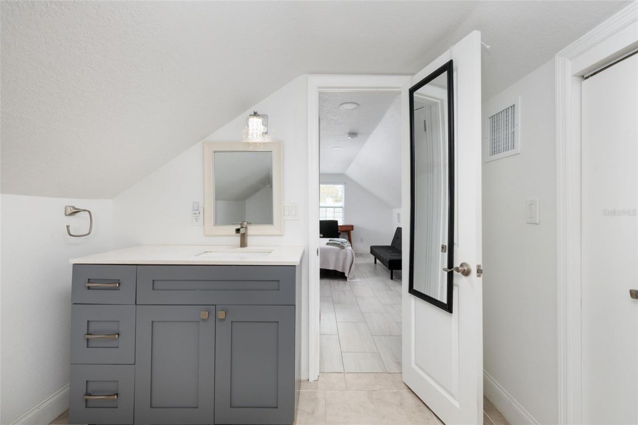 1147 James Avenue S, Saint Petersburg, FL 33705 Photo