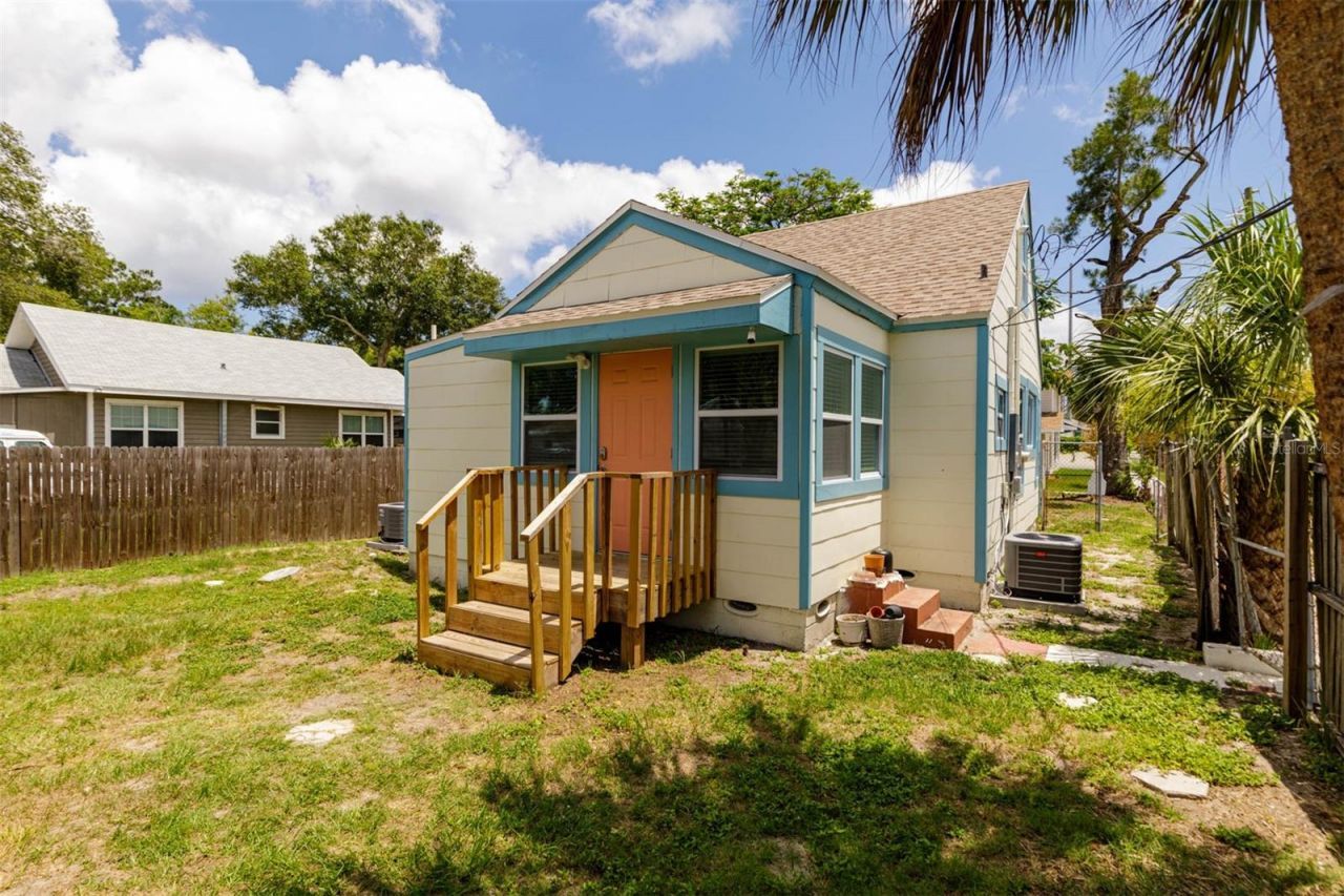 1147 James Avenue S, Saint Petersburg, FL 33705 Photo