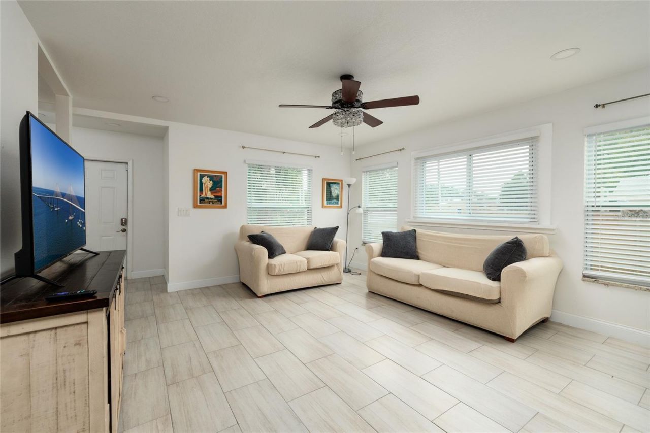 1147 James Avenue S, Saint Petersburg, FL 33705 Photo