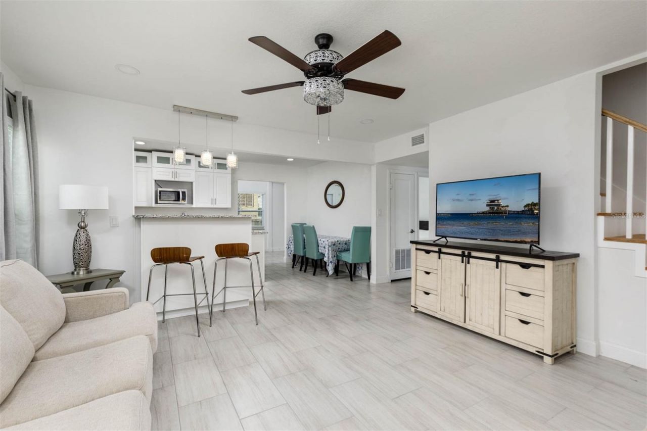 1147 James Avenue S, Saint Petersburg, FL 33705 Photo