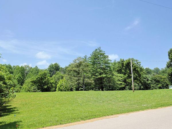 9950 S Chapel Hill Road , Heltonville, IN 47436