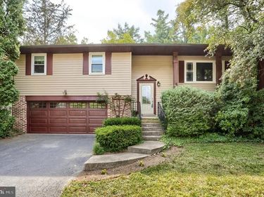 517 LAMP POST LANE, CAMP HILL, PA 17011