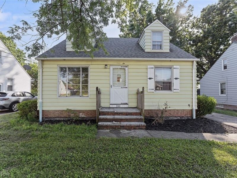 866 E 209th Street, Euclid, OH 44119 Photo 1