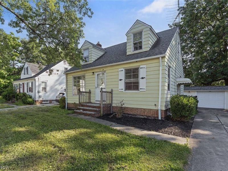 866 E 209th Street, Euclid, OH 44119 Photo 2