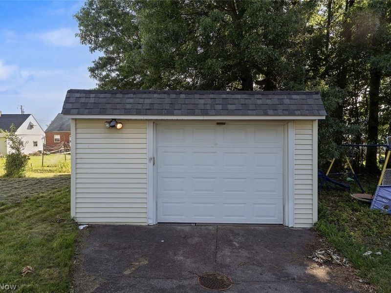 866 E 209th Street, Euclid, OH 44119 Photo 22