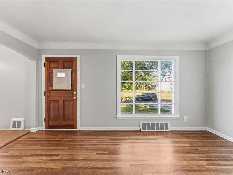 866 E 209th Street, Euclid, OH 44119 Photo 3