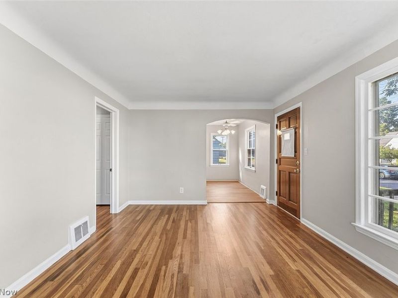 866 E 209th Street, Euclid, OH 44119 Photo 4