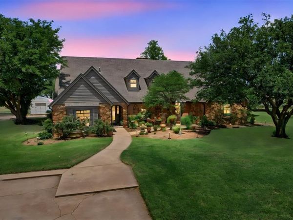124 N Lee Street, Hollis, OK 73550