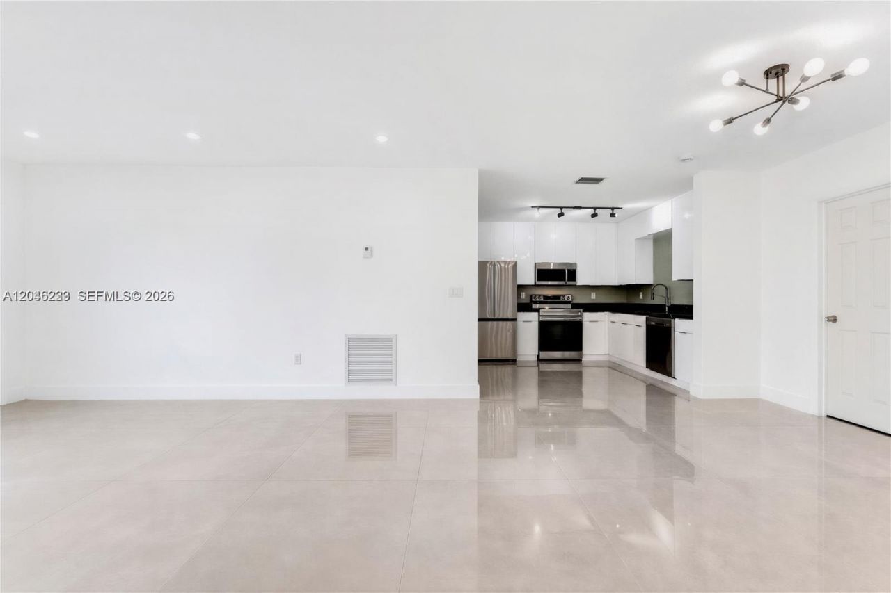321 NW 56th Ave, Miami, FL 33126 Photo