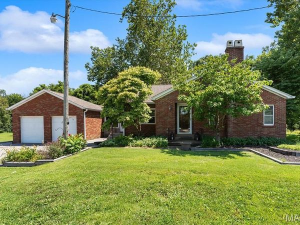 938 E Washington Street, Millstadt, IL 62260