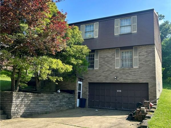 1061 Old Post Rd , South Park, PA 15129