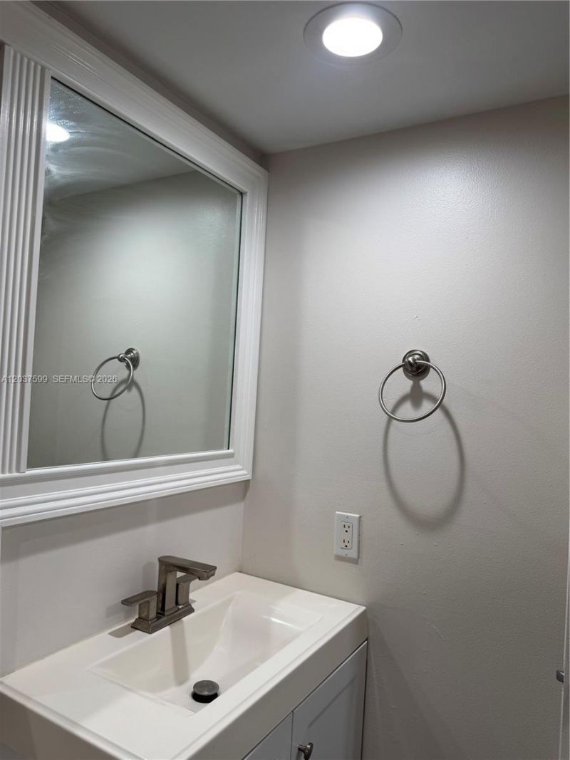 8325 Sunrise Lakes Blvd , Unit 103, Sunrise, FL 33322 Photo