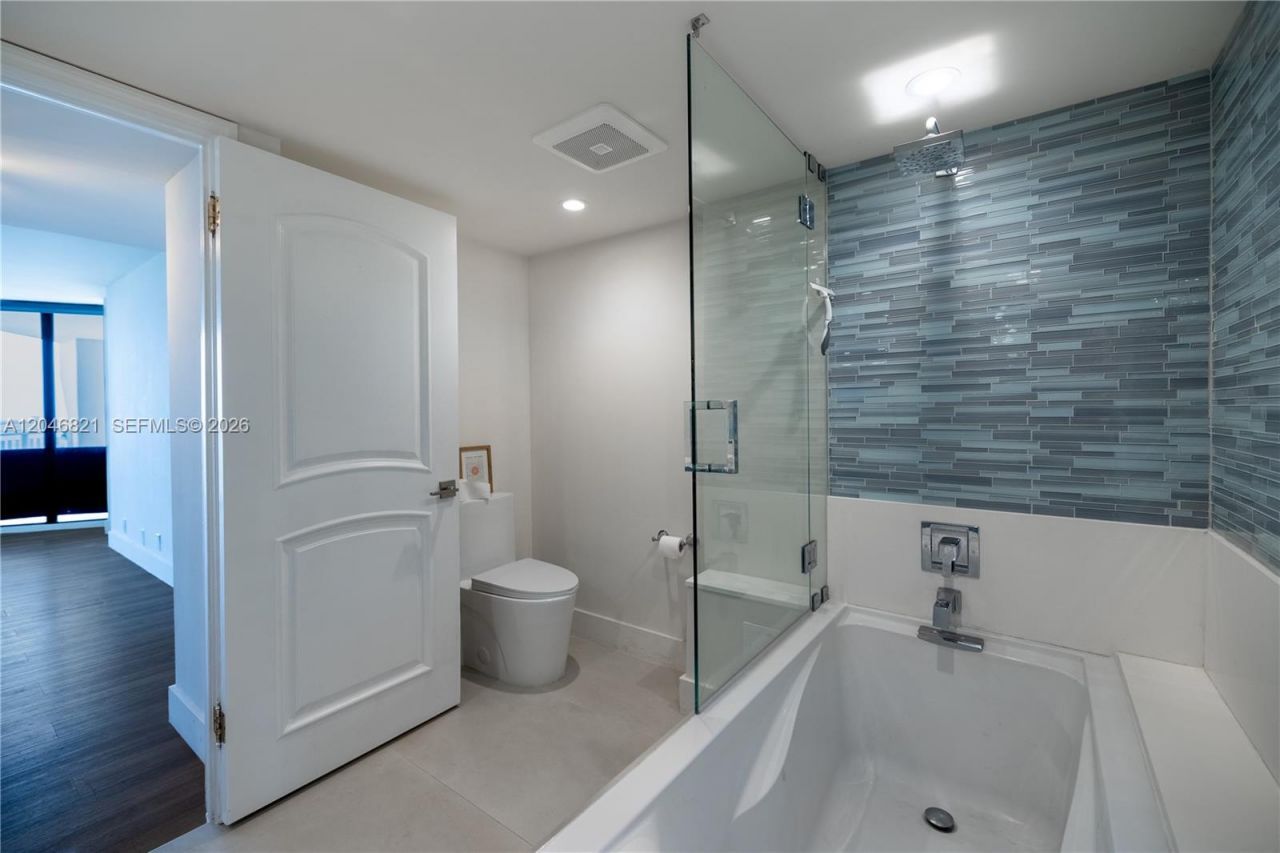2000 Towerside Ter , Unit 1910, Miami, FL 33138 Photo