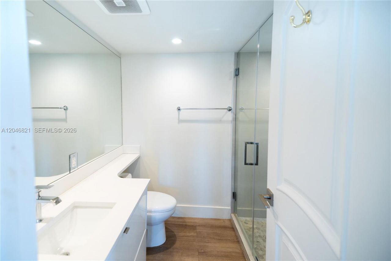 2000 Towerside Ter , Unit 1910, Miami, FL 33138 Photo