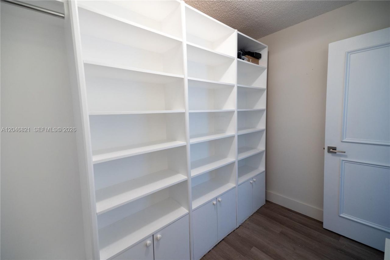 2000 Towerside Ter , Unit 1910, Miami, FL 33138 Photo