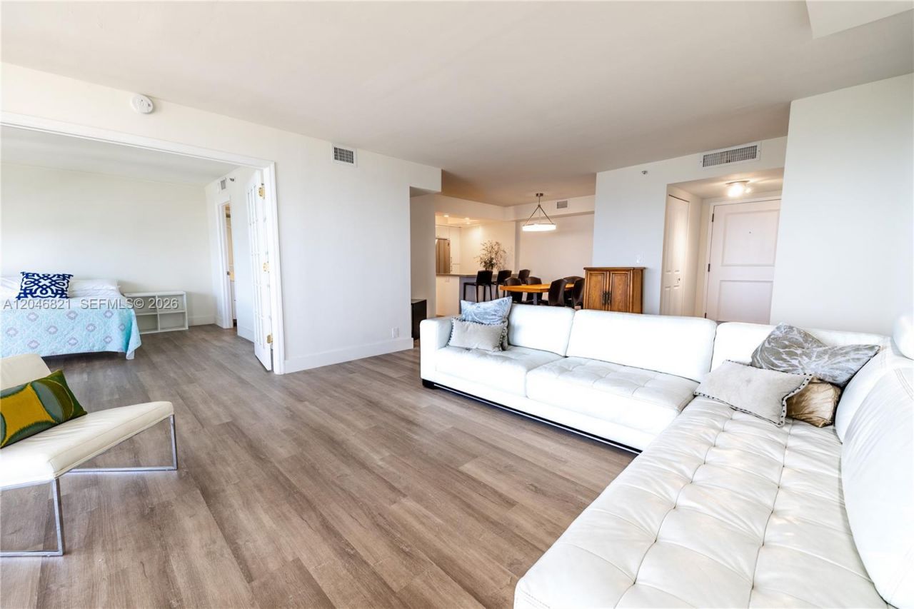 2000 Towerside Ter , Unit 1910, Miami, FL 33138 Photo