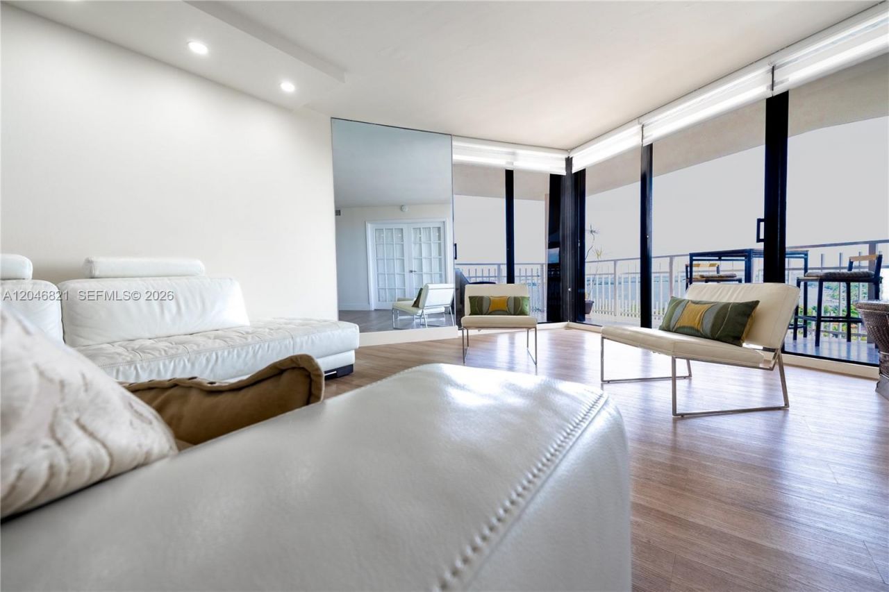 2000 Towerside Ter , Unit 1910, Miami, FL 33138 Photo