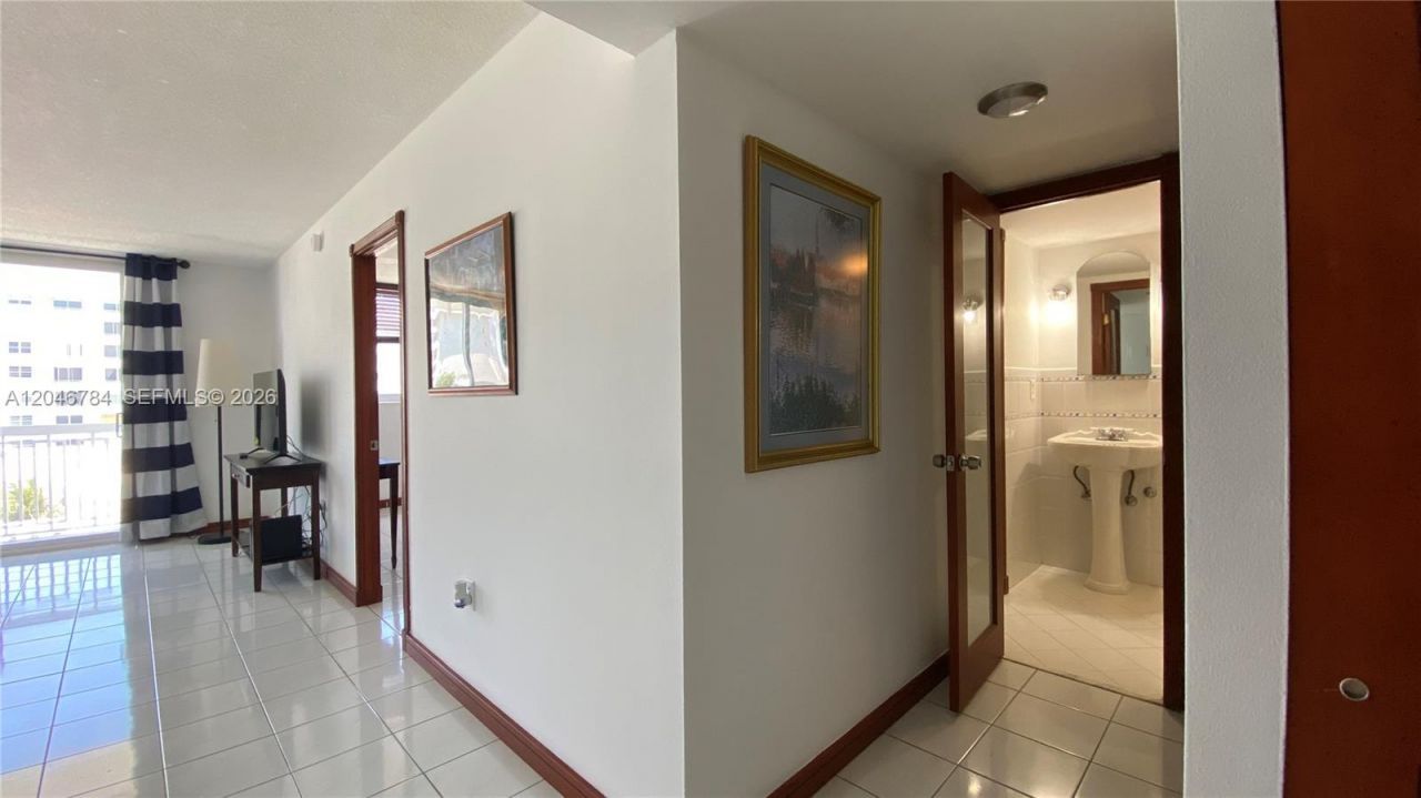 401 Ocean Dr, Unit 722, Miami Beach, FL 33139 Photo
