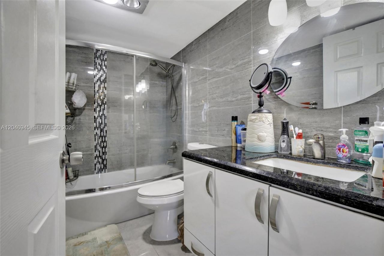 20515 E Country Club Dr , Unit 2147, Aventura, FL 33180 Photo