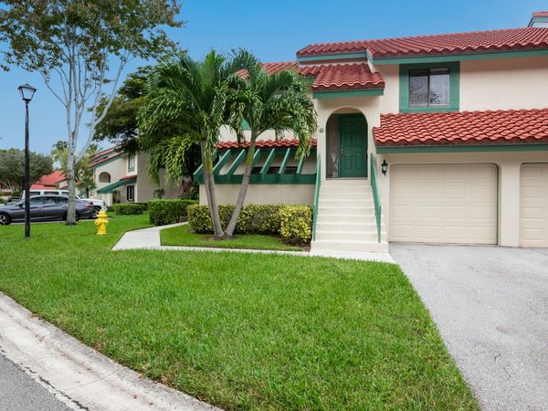 3 Lexington Lane E, Unit A, Palm Beach Gardens, FL 33418