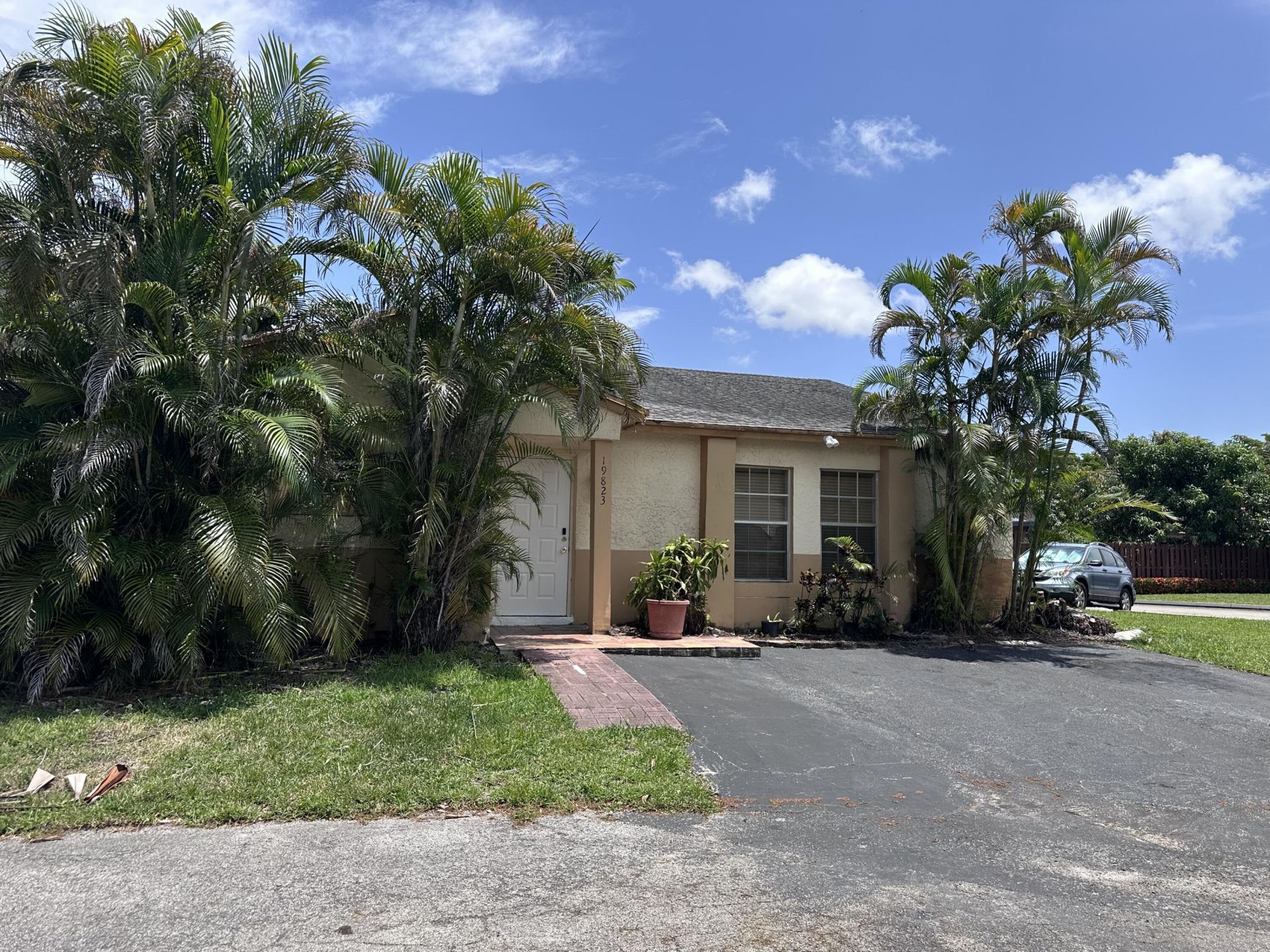 19823 NW 64th Place, Hialeah, FL 33015 Photo