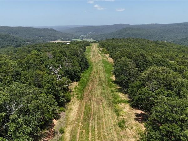 001 Madison 3202, Huntsville, AR 72740
